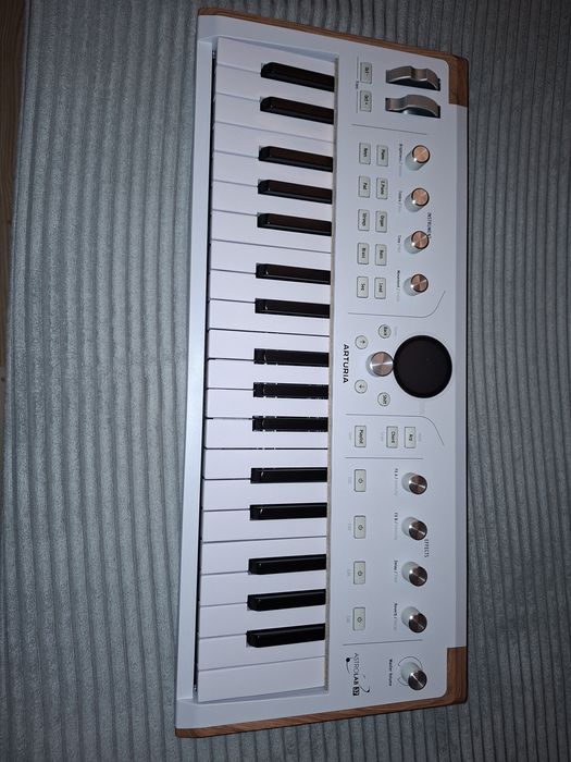 Arturia Astrolab 37