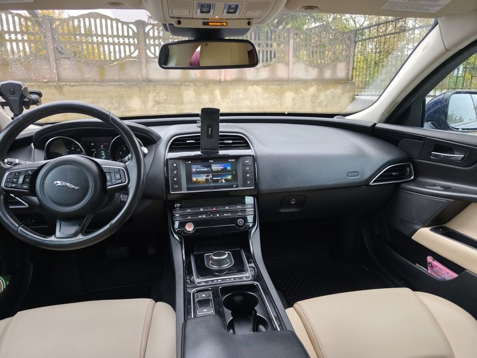 Jaguar XE/абсолютно справне авто
