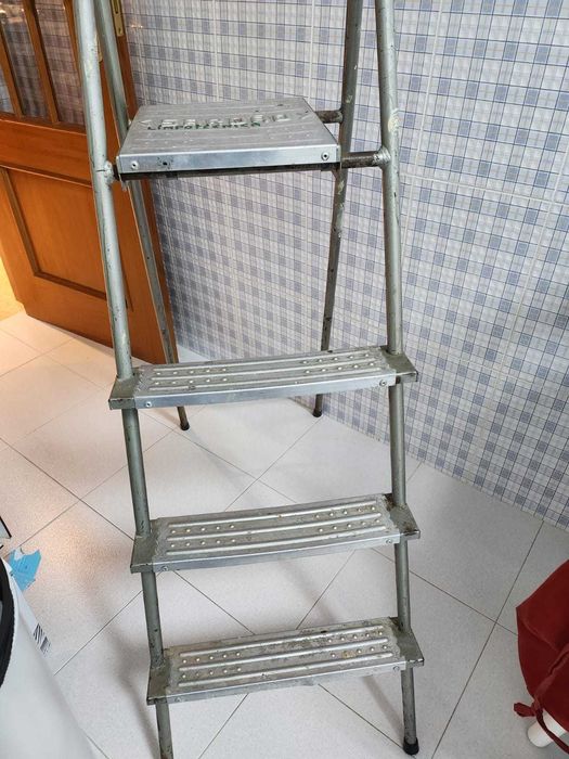 Escadote Sargão bom estado