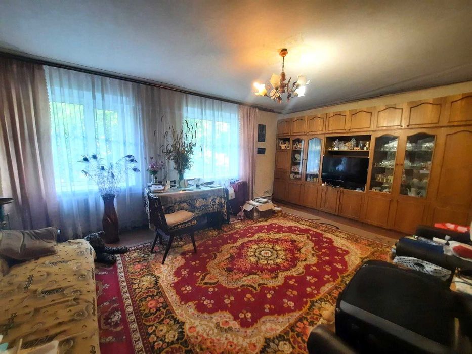 Продаж цегляного котеджу в с. Лазарівка