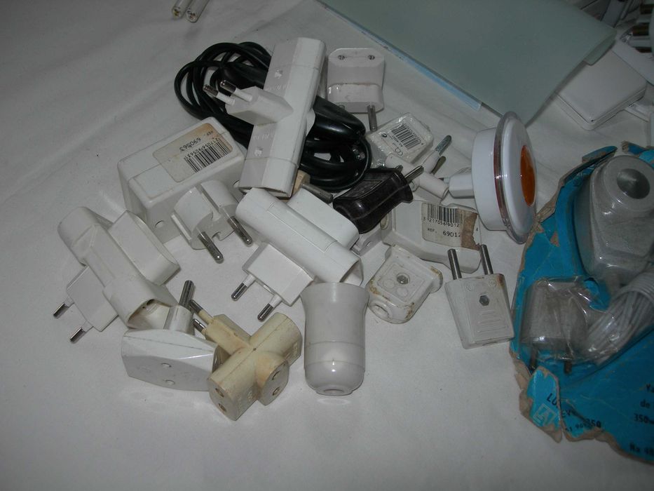 Acessórios elétricos. Lote completo. Preço por tudo.