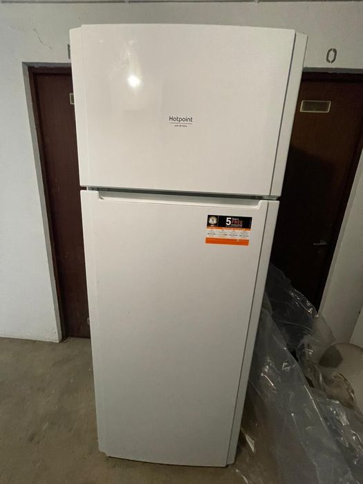 Frigorífico com congelador hotpoint
