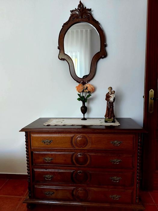 Vendo mobília de quarto completa.