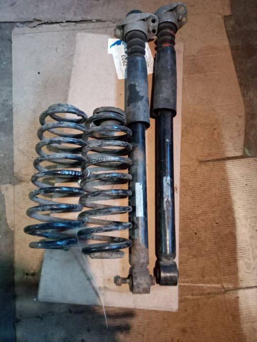 Amortyzatory tył VW Golf IV kpl