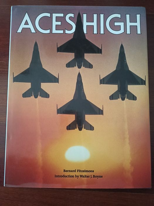 Livro sobre aviões de guerra