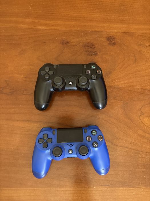 Playstation 4 Slim 1 TB com 2 comandos
