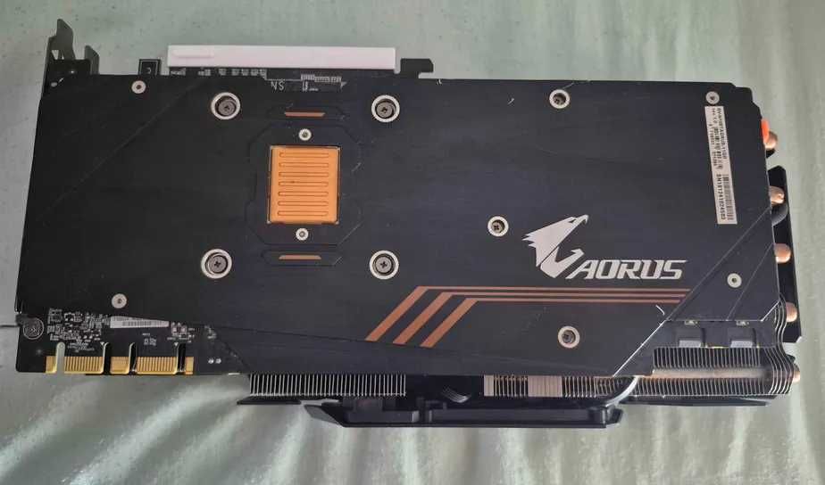 Aorus GTX 1080 Ti, i7-7820X e Board X299 "Oferta de Radiador Corsair"