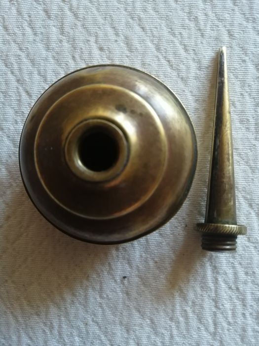 Almentolia antiga em latão