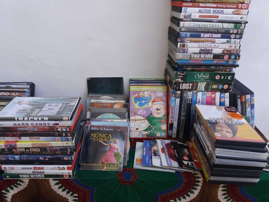 variedade de DVD-filmes também leitores de DVD para reparação