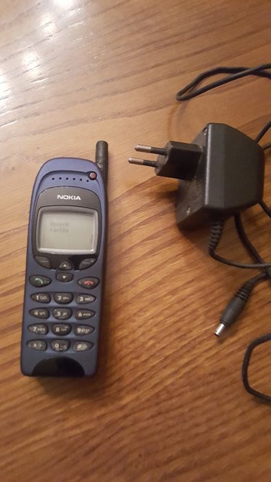 Telemovel Nokia 6150 com carregador