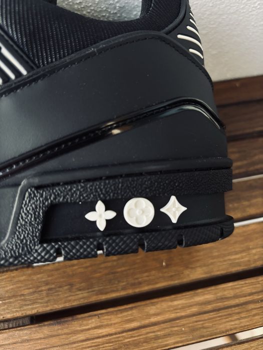 Lv Trainer All Black