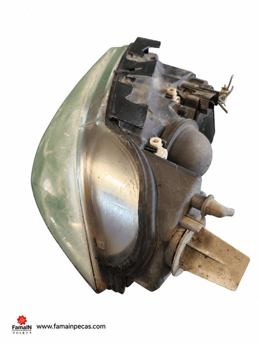 Ótica / Farol Esquerdo VW PASSAT B5.5 1.9 TDI (96 kW / 130 cv) [11.2000 - 05.2005]