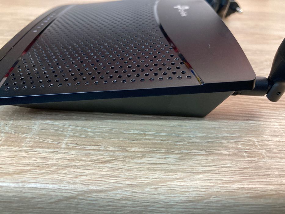 Wi-Fi  роутер  TP-LINK  TL-MR100  / слот для   SIM - карти