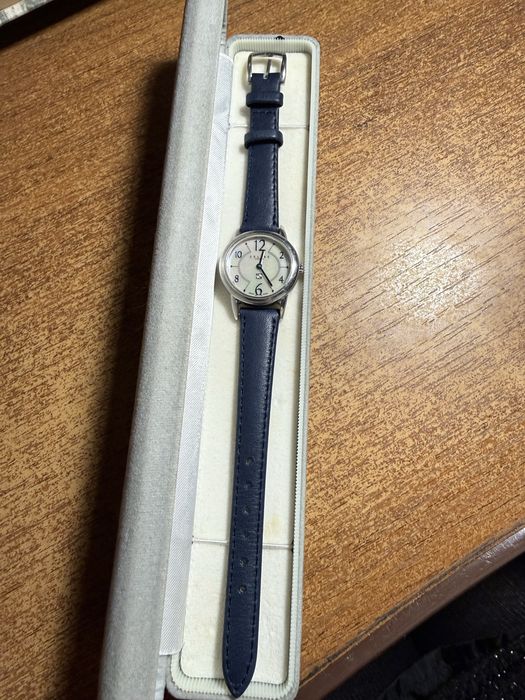Жіночий годинник зі шкіряним ремінцем