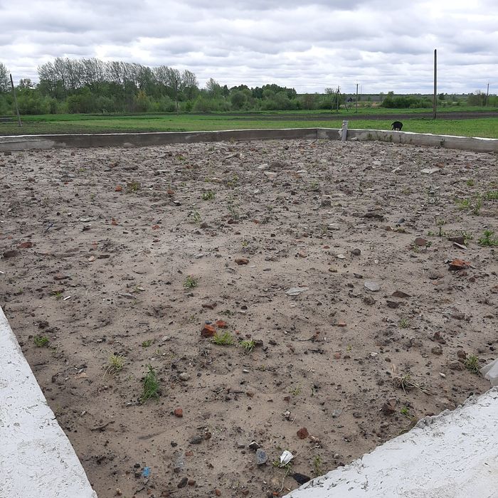 Земельна ділянка в м.Корець з новими фундаментом