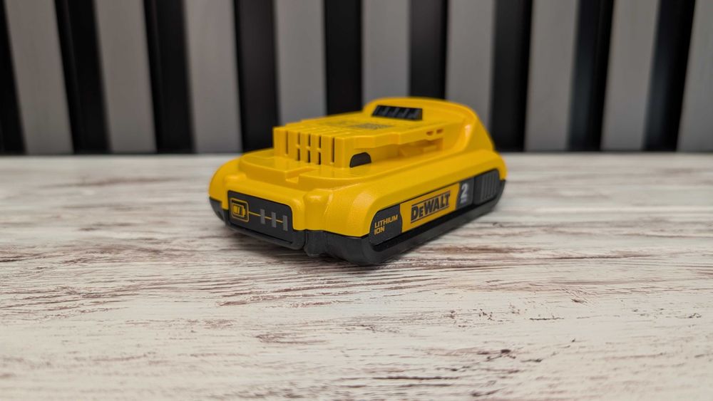 Акумулятор батарея DeWALT DCB203 2Ah
