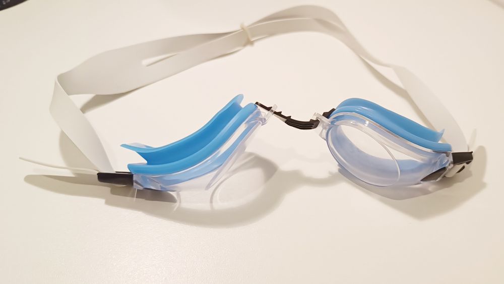 Okulary pływackie jak nowe  niebieskie.