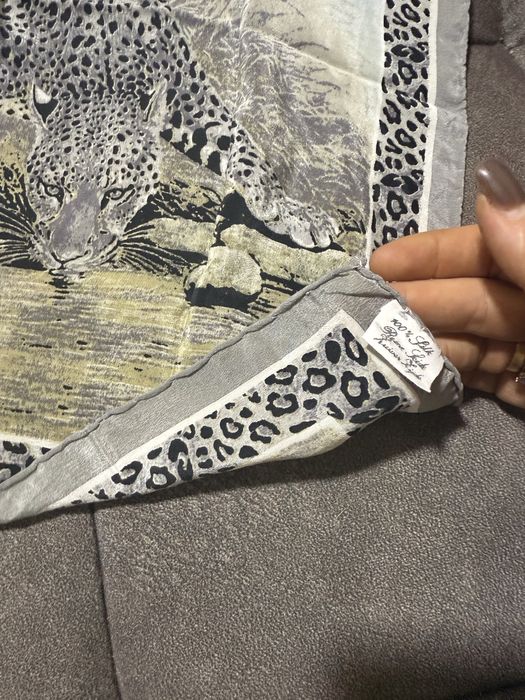 Шовкова хустка з леопардовим принтом