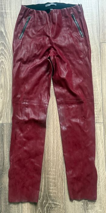 Unikatowe spodnie Esprit – ekoskóra, bordowe, rozmiar S bikery