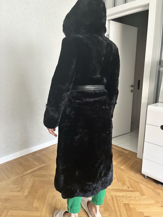 Шуба довга з натурального хутра мутону