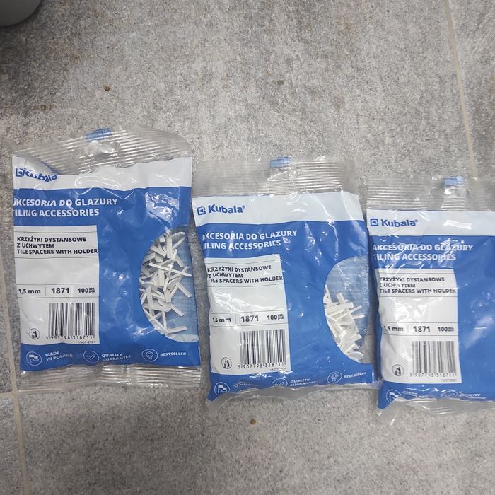 Krzyżyki dystansowe z uchwytem