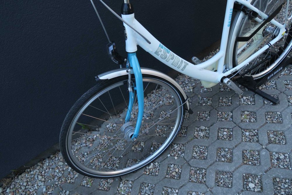 Holenderski rower miejsko turystyczny biała Gazelle Esprit r.49 28 Nexus