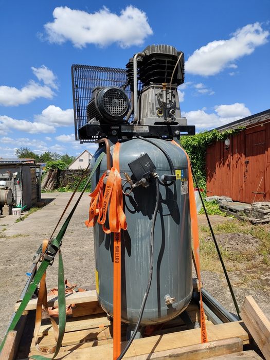 Kompresor, 270 litrów, 400 Volt.
