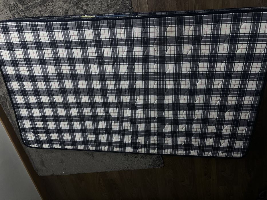 Colchao 1,95 x 1,10 praticamente novo