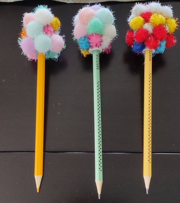 Lápis + ponteira pompom, etc