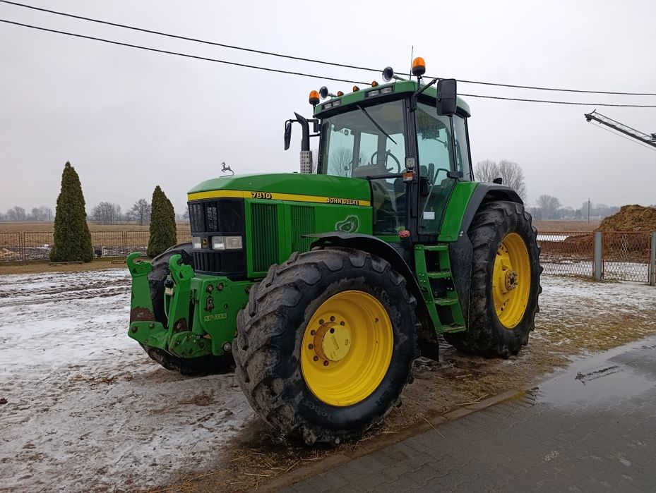 Ciągnik John Deere 7810