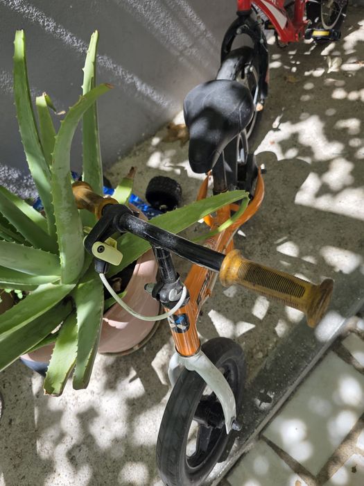 Bicicleta de aprendizagem criança
