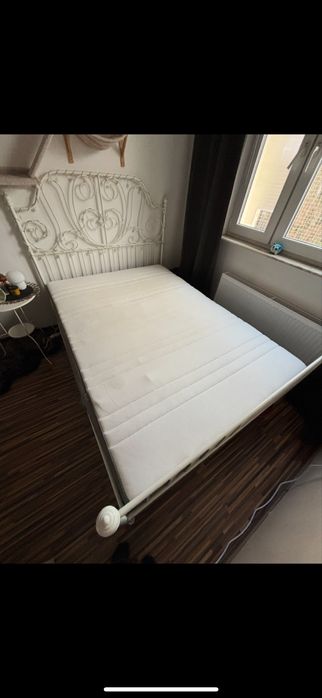 Materac z łóżkiem