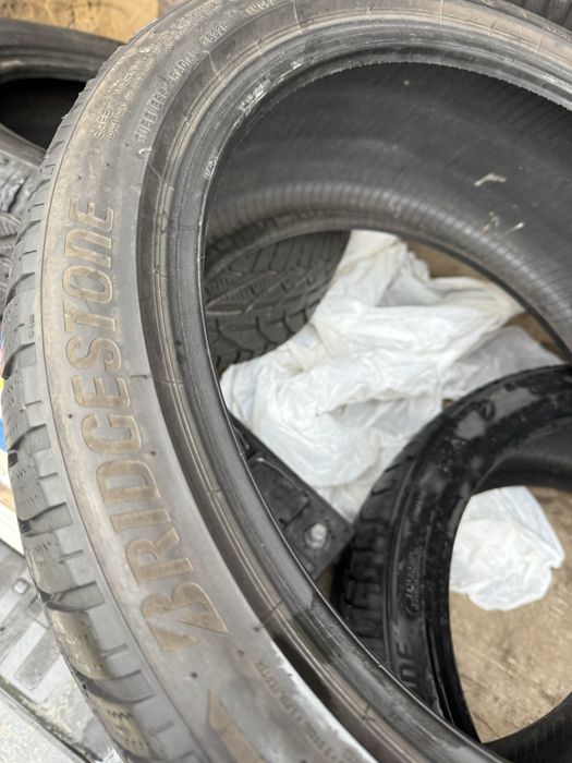 Колеса/резина/гума 235/40R19 Bridgestone