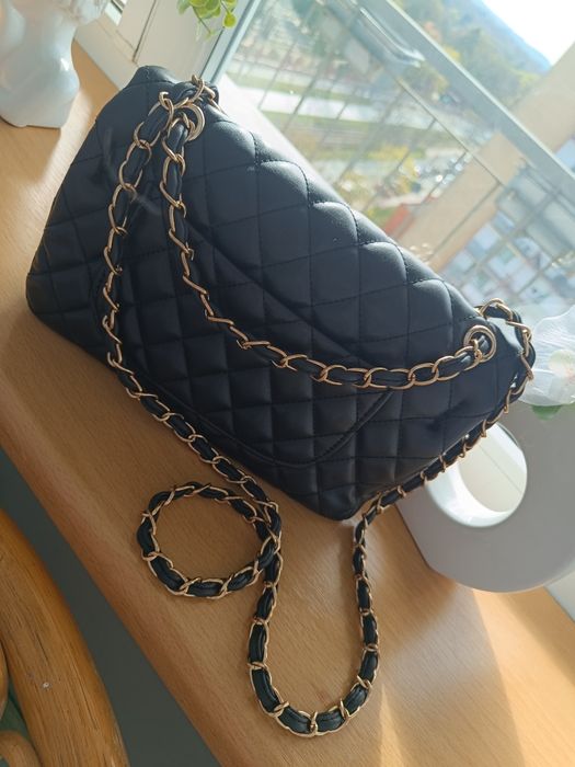 Czarna torebka Chanel