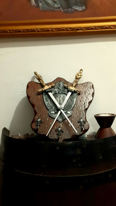 Quadro Brasão cavaleiro escudo brasão medieval espadas Semi Novo
