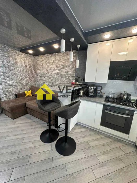 Сучасна 1к 43 м² з ремонтом, теплою підлогою та технікою