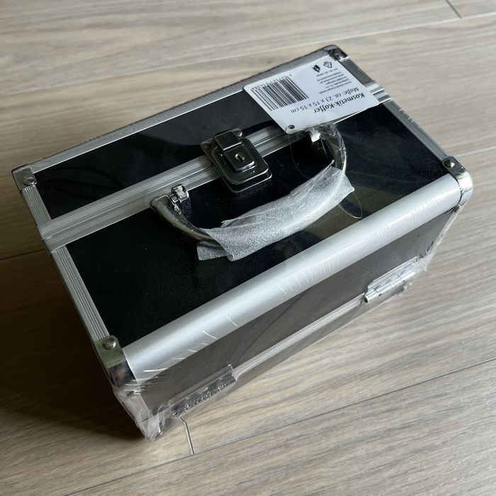 Kosmetyczny kuferek / Beauty Case z zamkiem, aluminiowa konstrukcja, 23 × 15 × 15 cm
