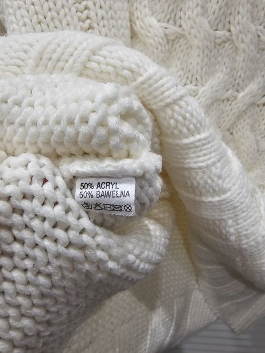 Ciepły gruby sweter z golfem