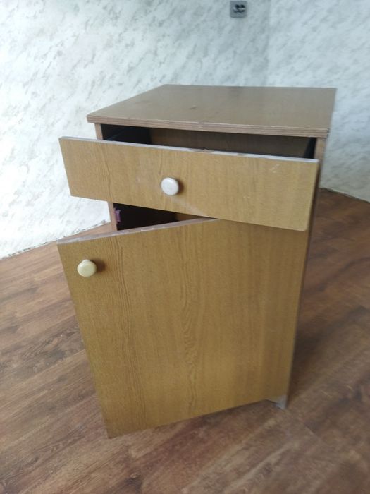 Тумбочка в гарному стані