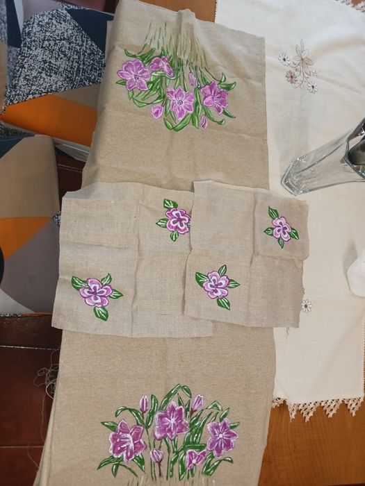 Naperons pintados à mão