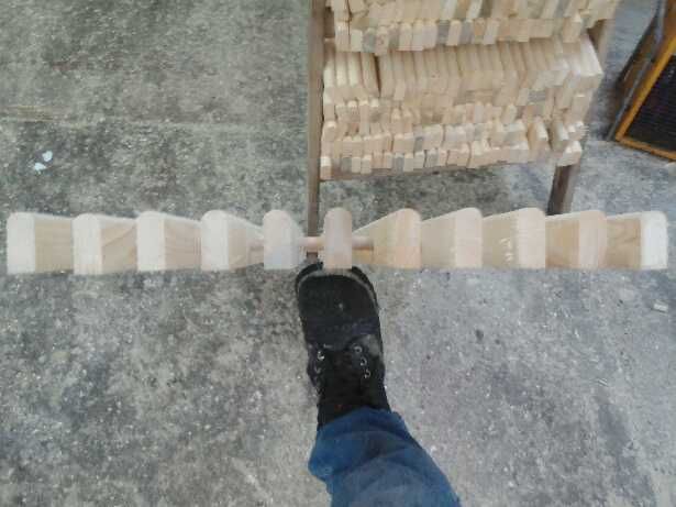 Ruszt do gołebników drewniany podłogowy