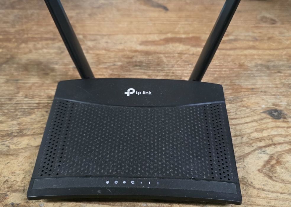 Router TP LINK - MR100 LTE - Cartão SIM