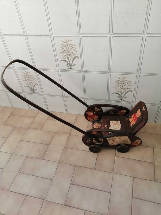 Carrinho madeira para bonecas