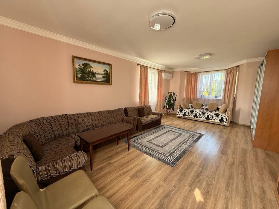 Затишний будинок для родини у Березівці.