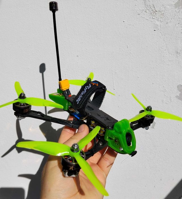Dron FPV 5" Long Range / Cinematic | ELRS 2.4 | GPS | 4–6S | BT Config