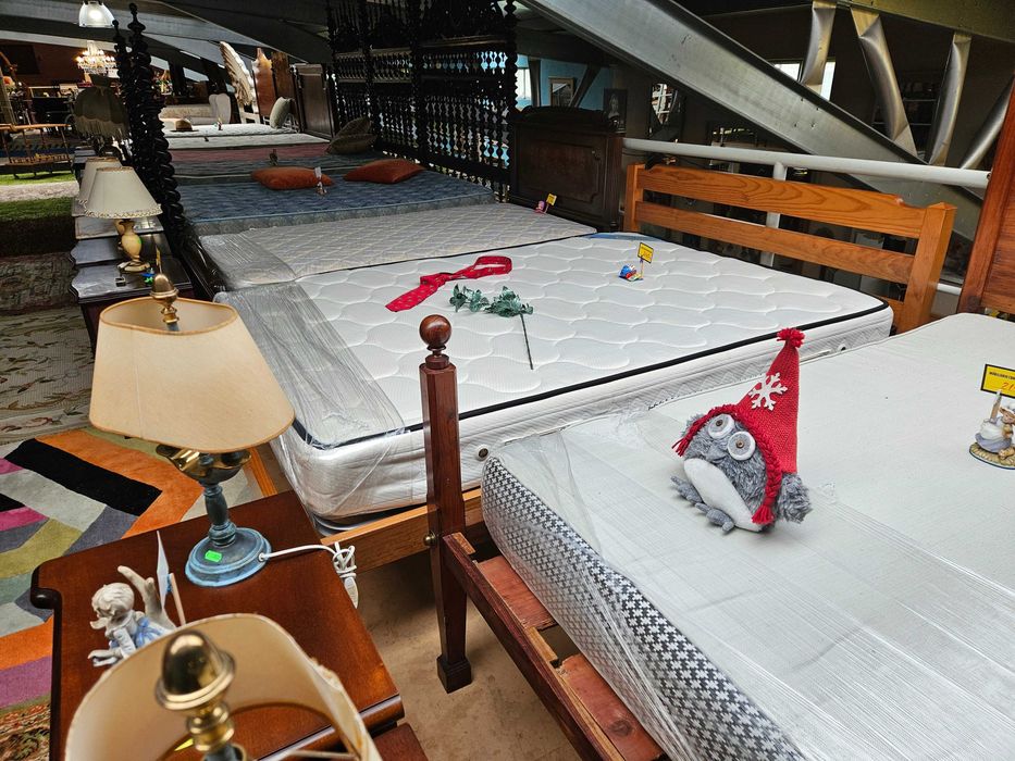 Cama em madeira maciça com estrado e colchão - Muit
