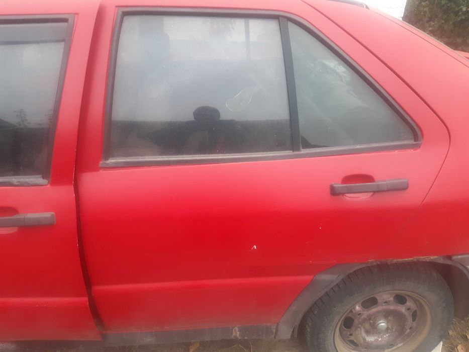 На Seat Toledo 1 (91-99 р.)  двері