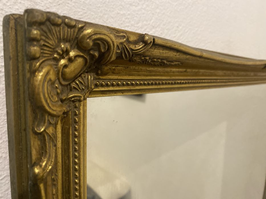Espelho em madeira dourado