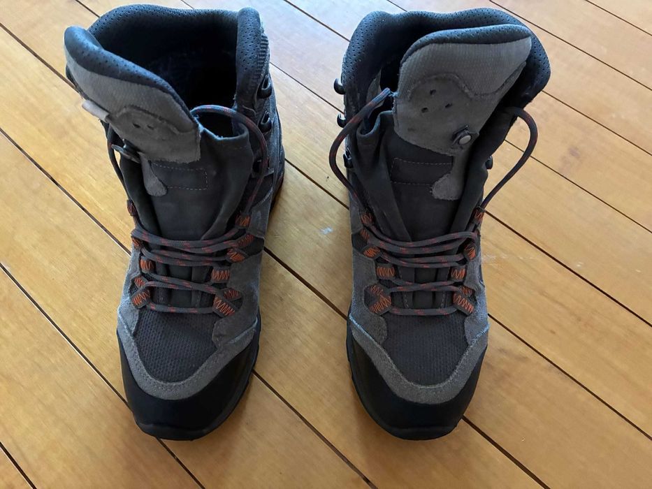 Продам взуття Lowa Khumbu