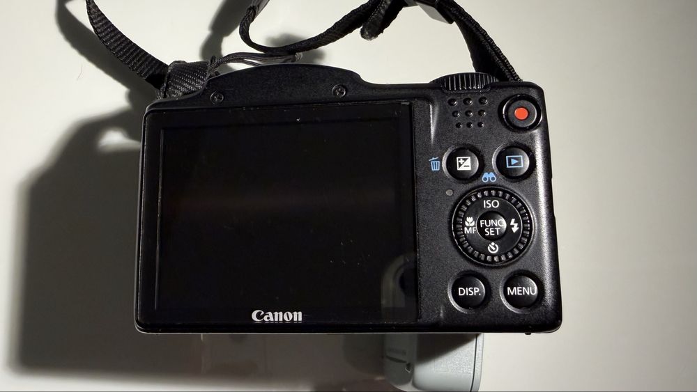 Câmara Canon PowerShot SX500 IS + extras (2 baterias + SD 16GB)